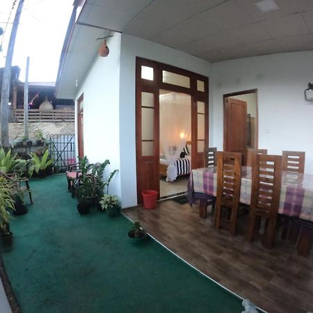 Ritz Inn Ела Екстериор снимка