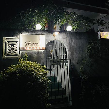 Ritz Inn Ела Екстериор снимка