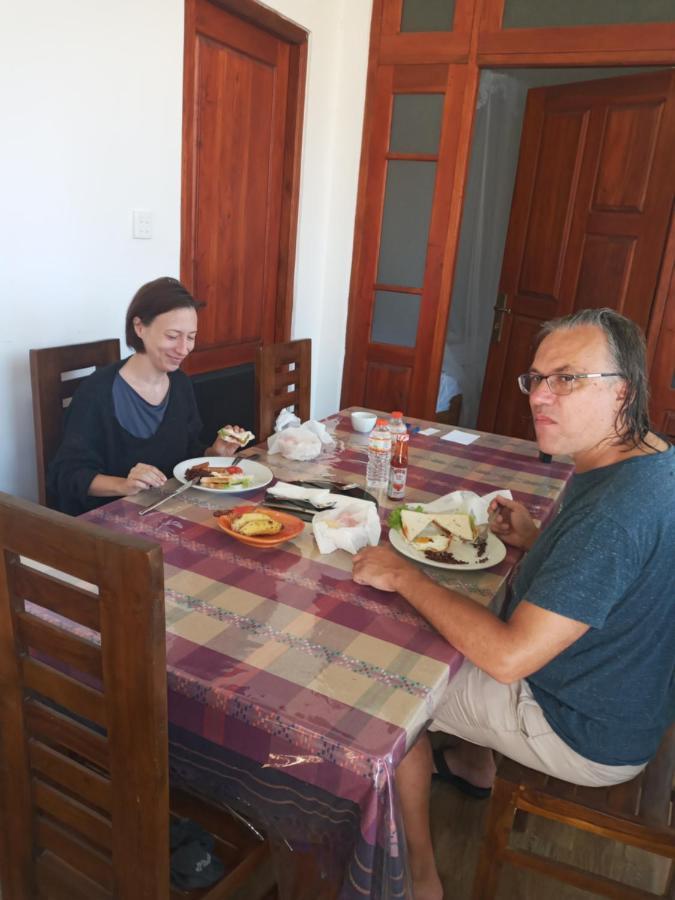 Ritz Inn Ела Екстериор снимка