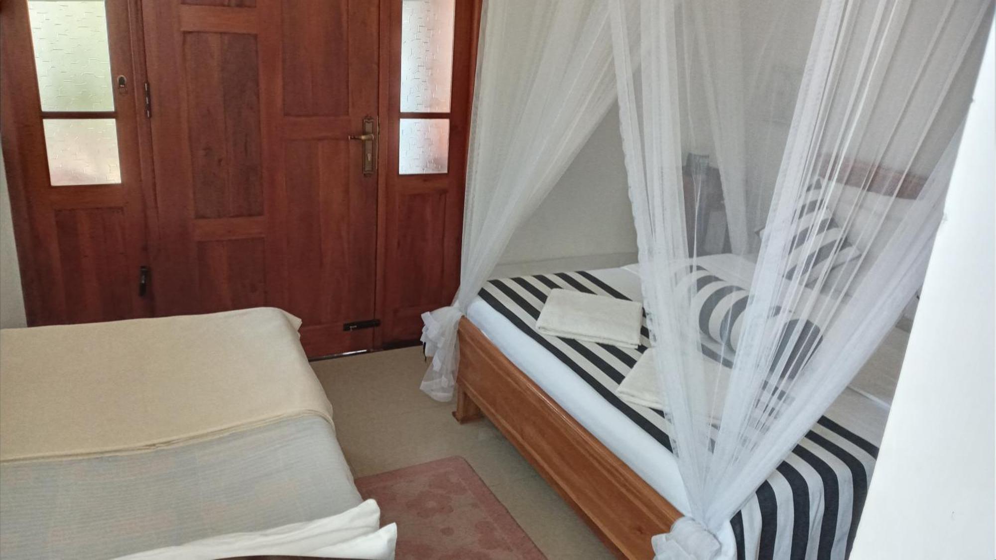 Ritz Inn Ела Екстериор снимка