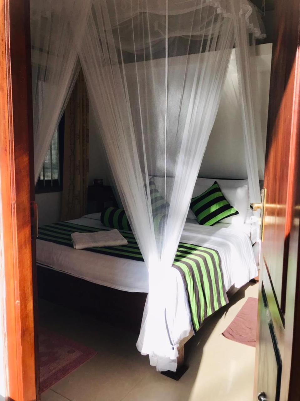 Ritz Inn Ела Стая снимка