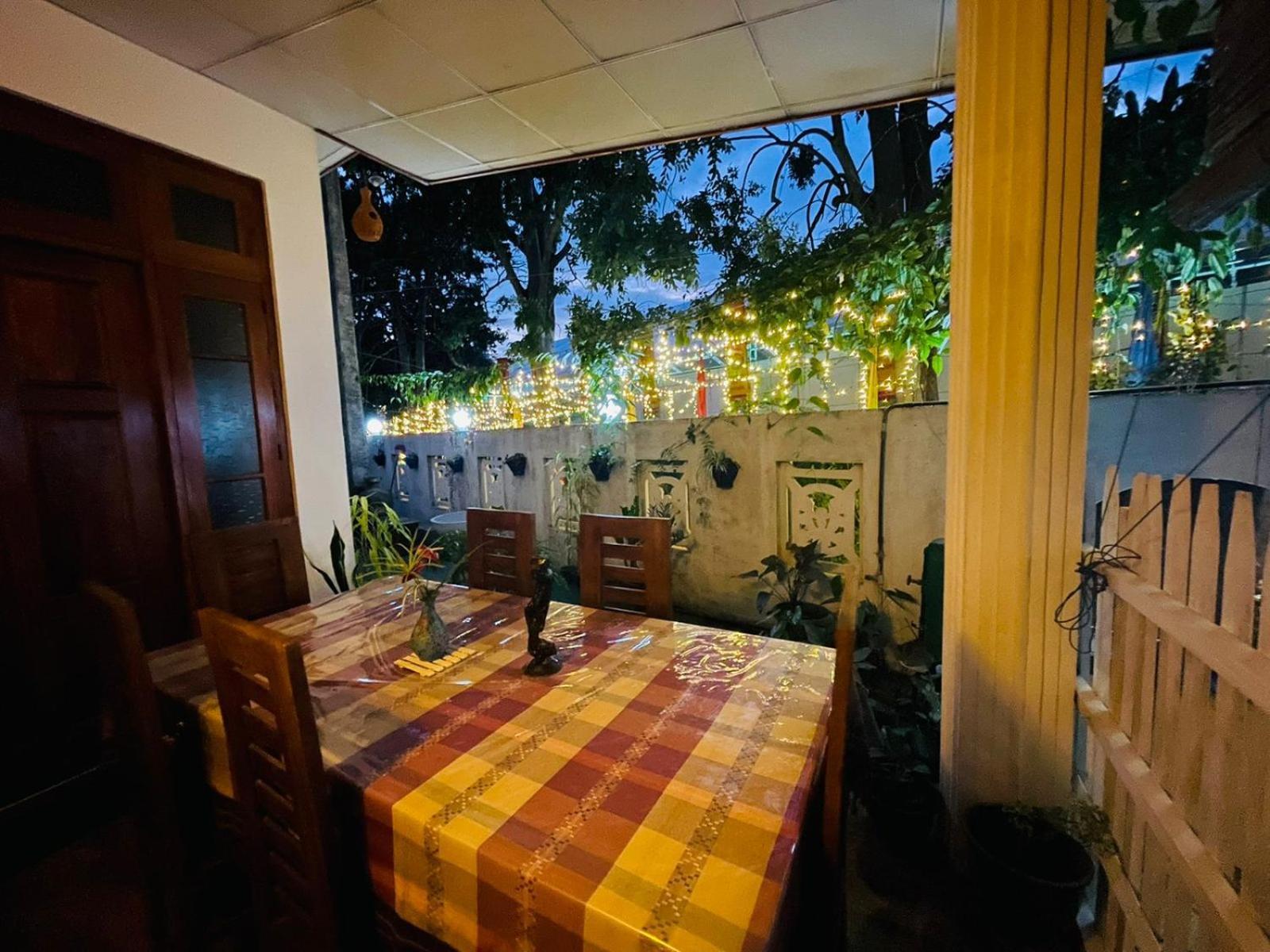 Ritz Inn Ела Екстериор снимка